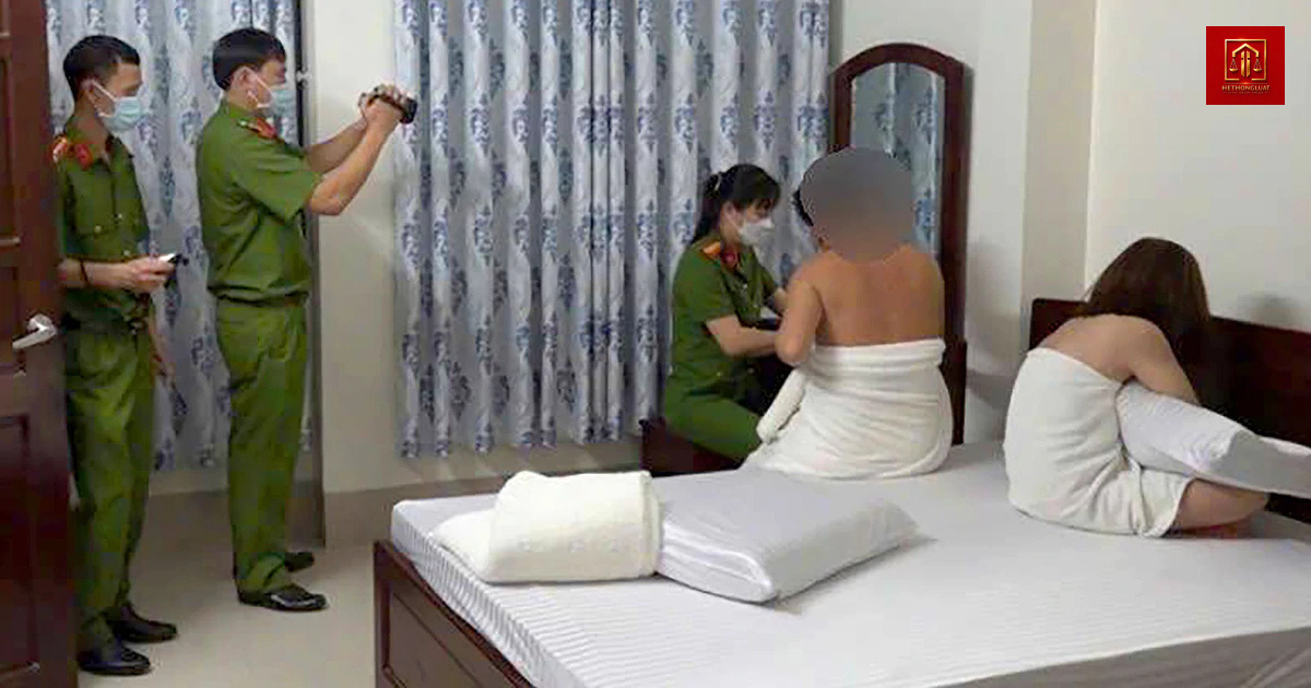 Bắt nghi phạm môi giới mại dâm theo tour du lịch giá 15 triệu đồng