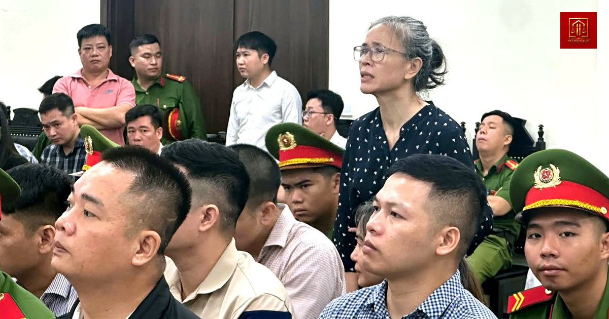 Cựu chi cục trưởng an toàn vệ sinh thực phẩm bị cáo buộc nhận hối lộ