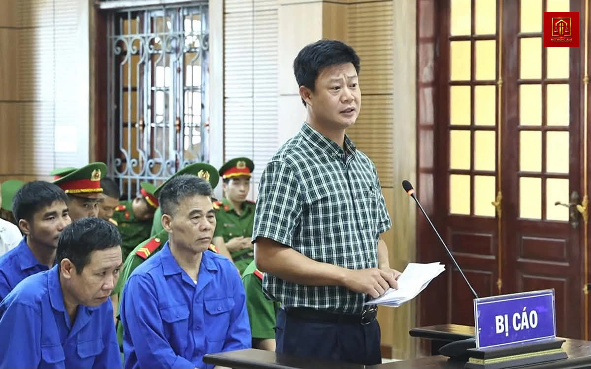 Xét xử cựu Phó bí thư Tỉnh Đoàn Yên Bái Đinh Tiến Hùng Xét xử cựu Phó bí thư Tỉnh Đoàn Yên Bái Đinh Tiến Hùng
