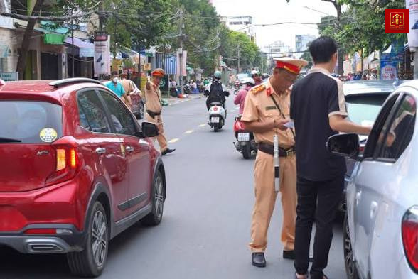 Khởi tố bị can giả danh lãnh đạo lừa đảo chạy lỗi vi phạm giao thông Khởi tố bị can giả danh lãnh đạo lừa đảo chạy lỗi vi phạm giao thông