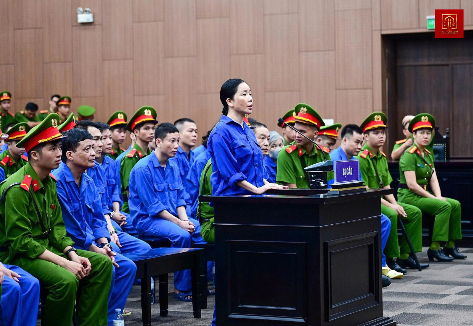 Vợ DJ Thái Hoàng hầu tòa vì đưa 1,4 tỷ đồng chạy giám định tâm thần Vợ DJ Thái Hoàng hầu tòa vì đưa 1,4 tỷ đồng chạy giám định tâm thần