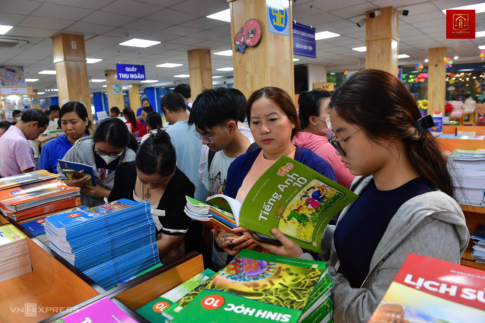 Bộ trưởng Hoàng Minh Sơn: 'Chúng tôi nghiêm túc rút kinh nghiệm khi để thiếu sách giáo kho Bộ trưởng Hoàng Minh Sơn: 'Chúng tôi nghiêm túc rút kinh nghiệm khi để thiếu sách giáo kho