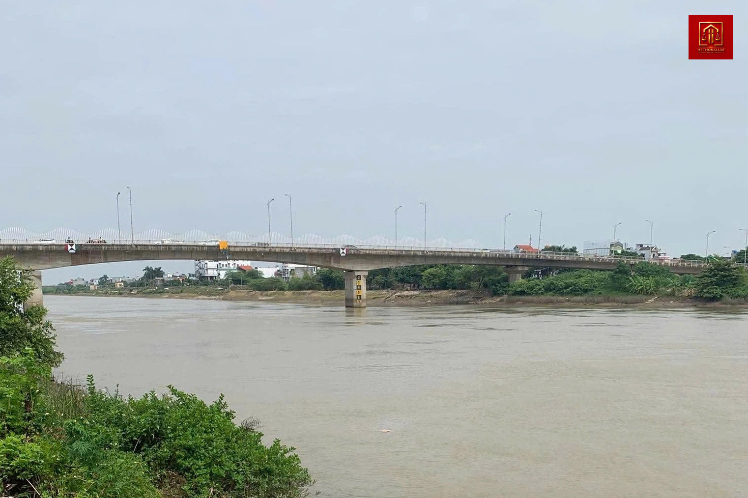 Thiếu tá quân đội mất tích khi dũng cảm cứu người nhảy cầu Trà Lý Thiếu tá quân đội mất tích khi dũng cảm cứu người nhảy cầu Trà Lý