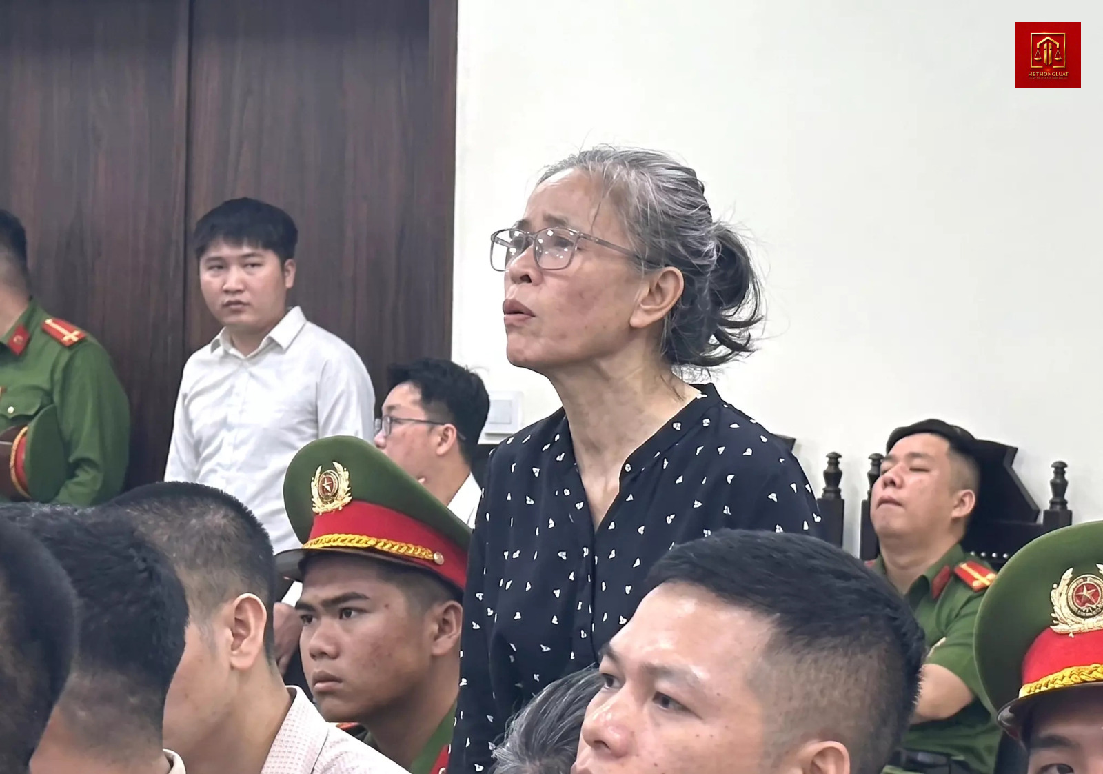 Mức án đề nghị đối với cựu Chi cục trưởng An toàn thực phẩm Hòa Bình Mức án đề nghị đối với cựu Chi cục trưởng An toàn thực phẩm Hòa Bình