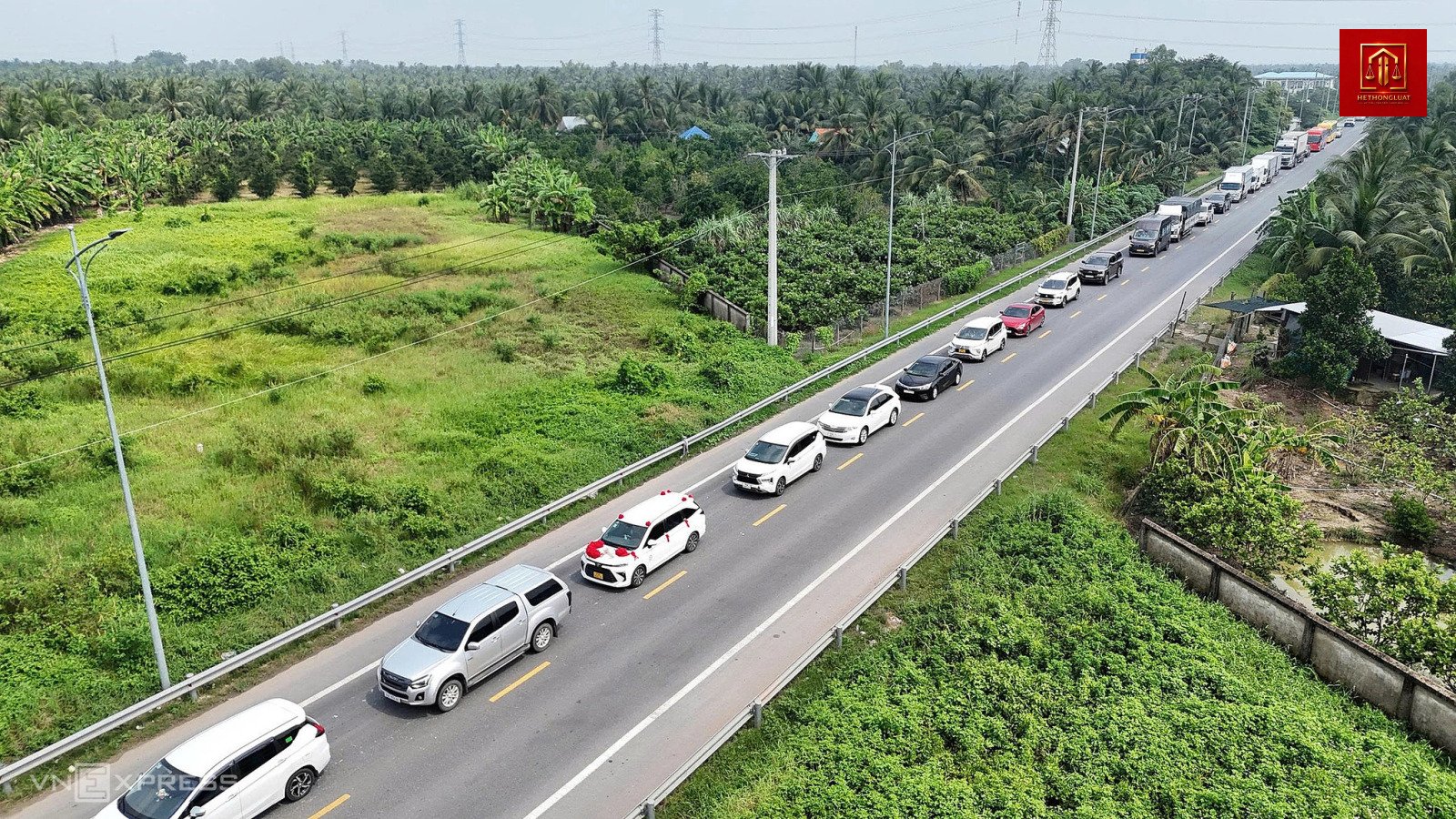 Tai nạn xe cứu thương trên cao tốc Trung Lương Mỹ Thuận gây ùn tắc kéo dài Tai nạn xe cứu thương trên cao tốc Trung Lương Mỹ Thuận gây ùn tắc kéo dài