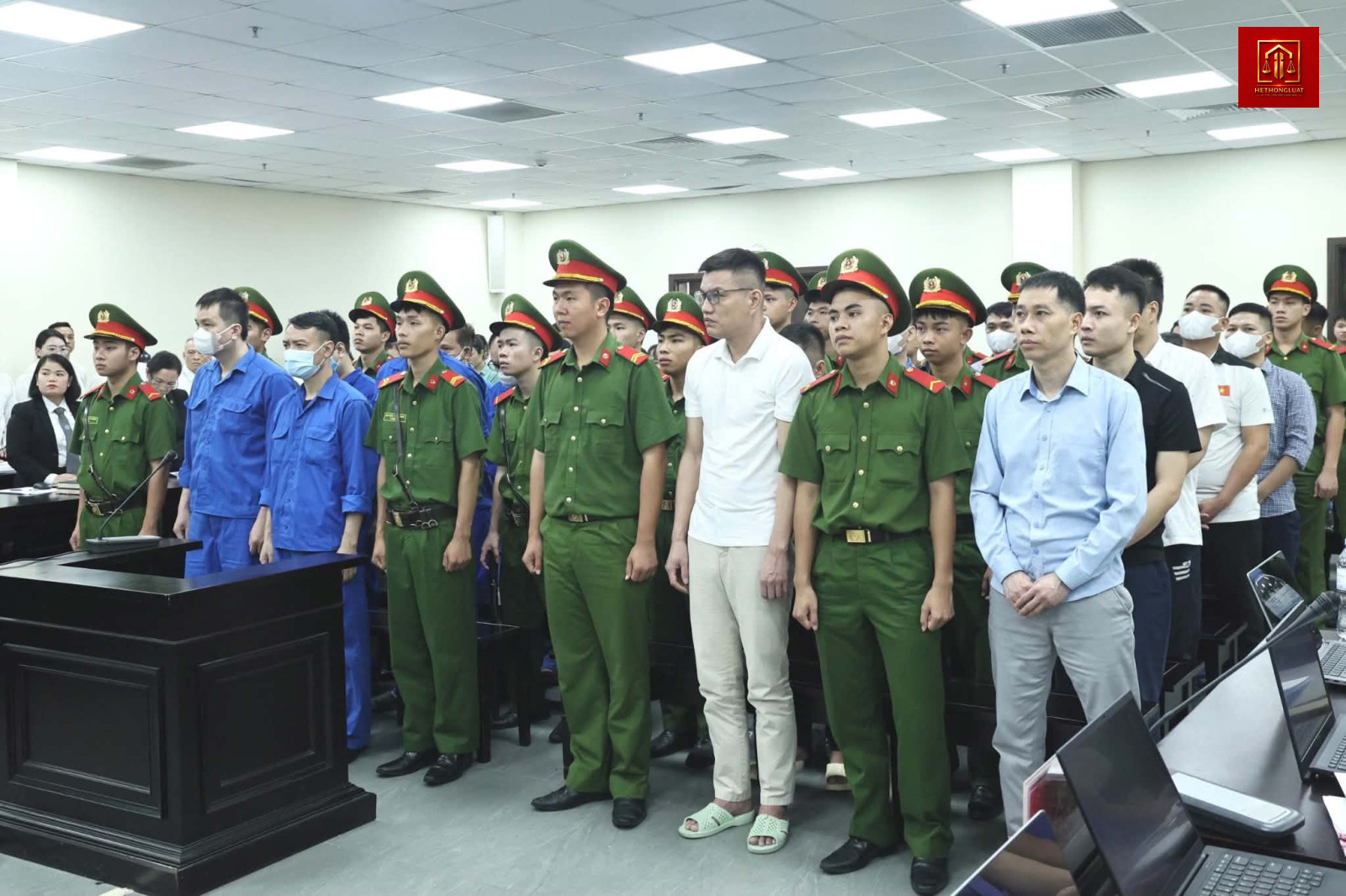 Cựu chi cục trưởng an toàn vệ sinh thực phẩm bị cáo buộc nhận hối lộ Cựu chi cục trưởng an toàn vệ sinh thực phẩm bị cáo buộc nhận hối lộ