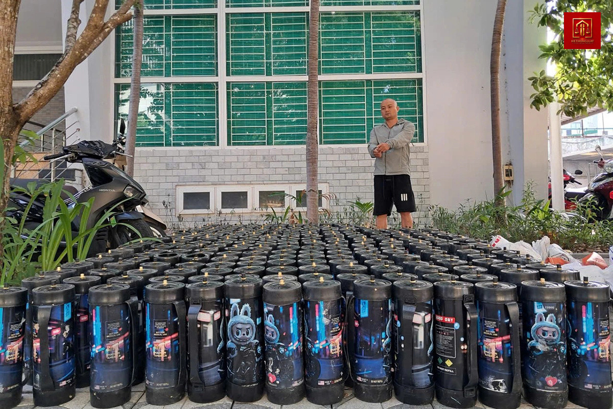 Đối tượng buôn bán khí cười trái phép bị bắt giữ tại Đà Nẵng Đối tượng buôn bán khí cười trái phép bị bắt giữ tại Đà Nẵng