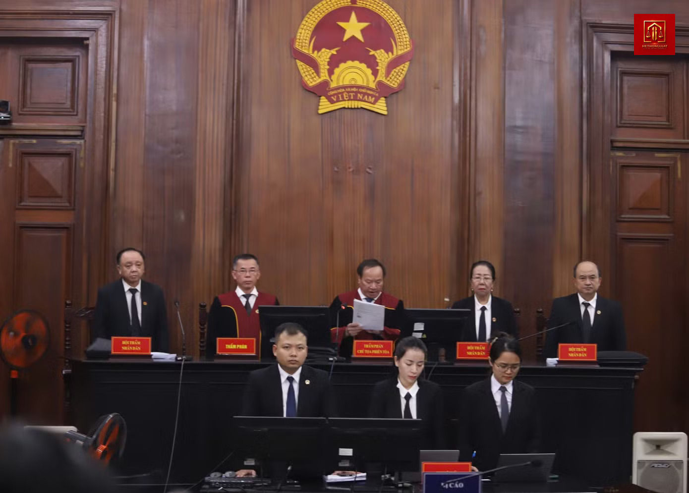 Ca sĩ Chi Dân trong phiên tòa xét xử chuyên án ma túy VN10 Ca sĩ Chi Dân trong phiên tòa xét xử chuyên án ma túy VN10
