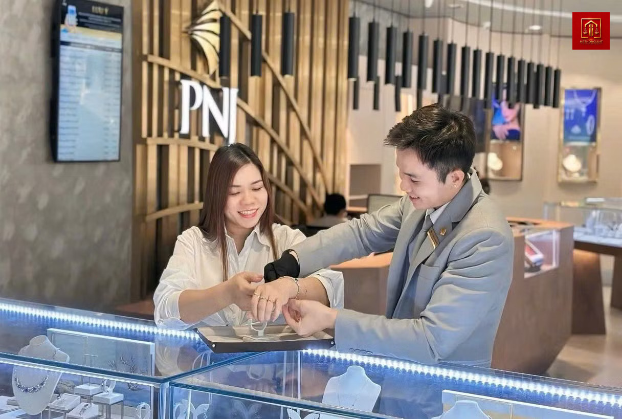 Khách hàng giao dịch tại PNJ cần lưu ý chính sách mua lại sản phẩm mới